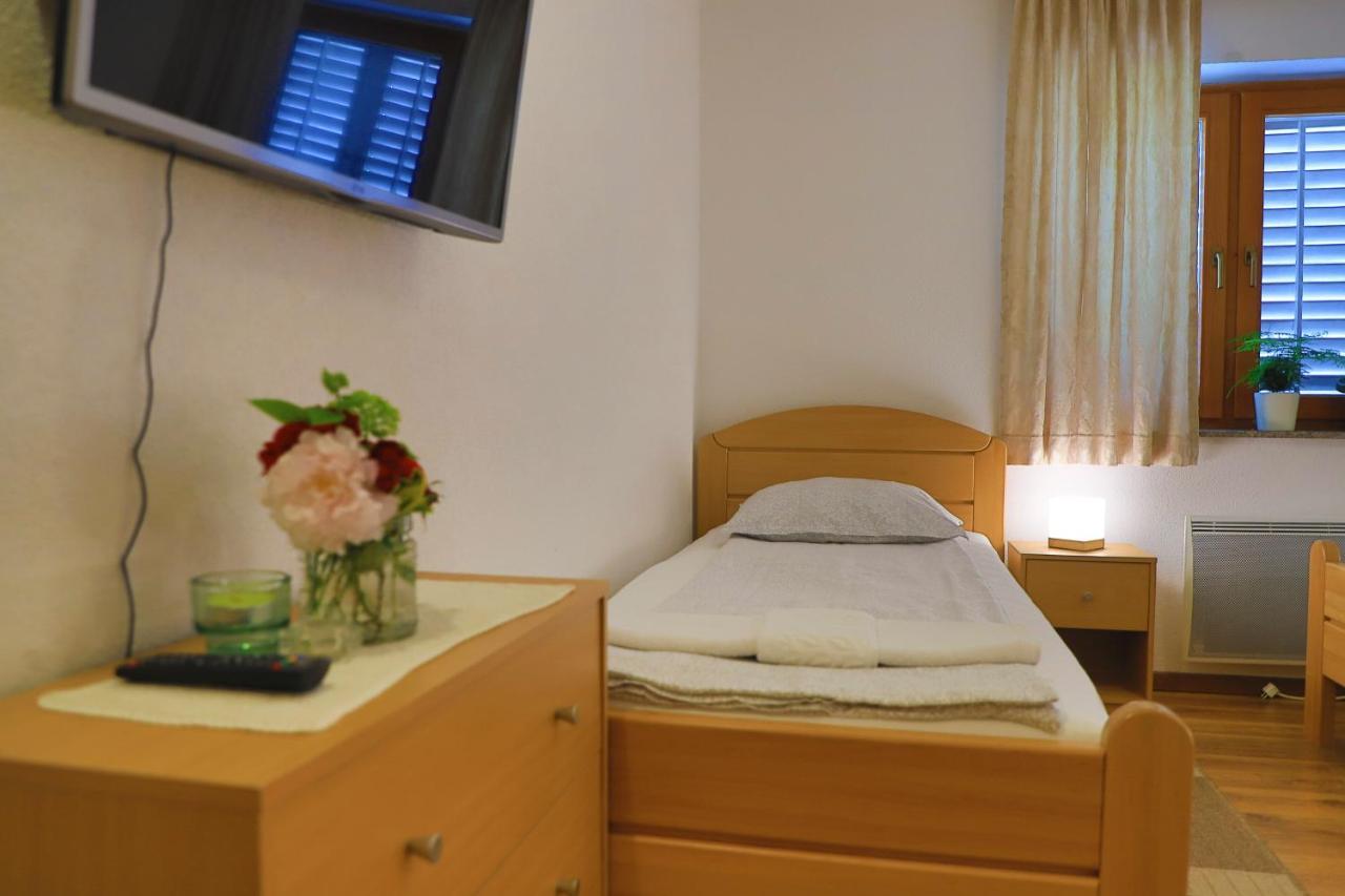 Racic Apartments Oeneus מראה חיצוני תמונה